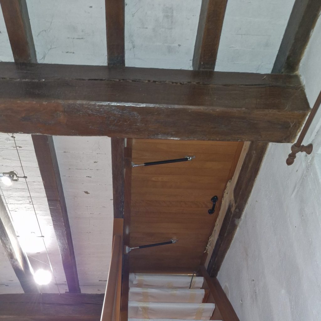 Escalier avec trappe  particulier