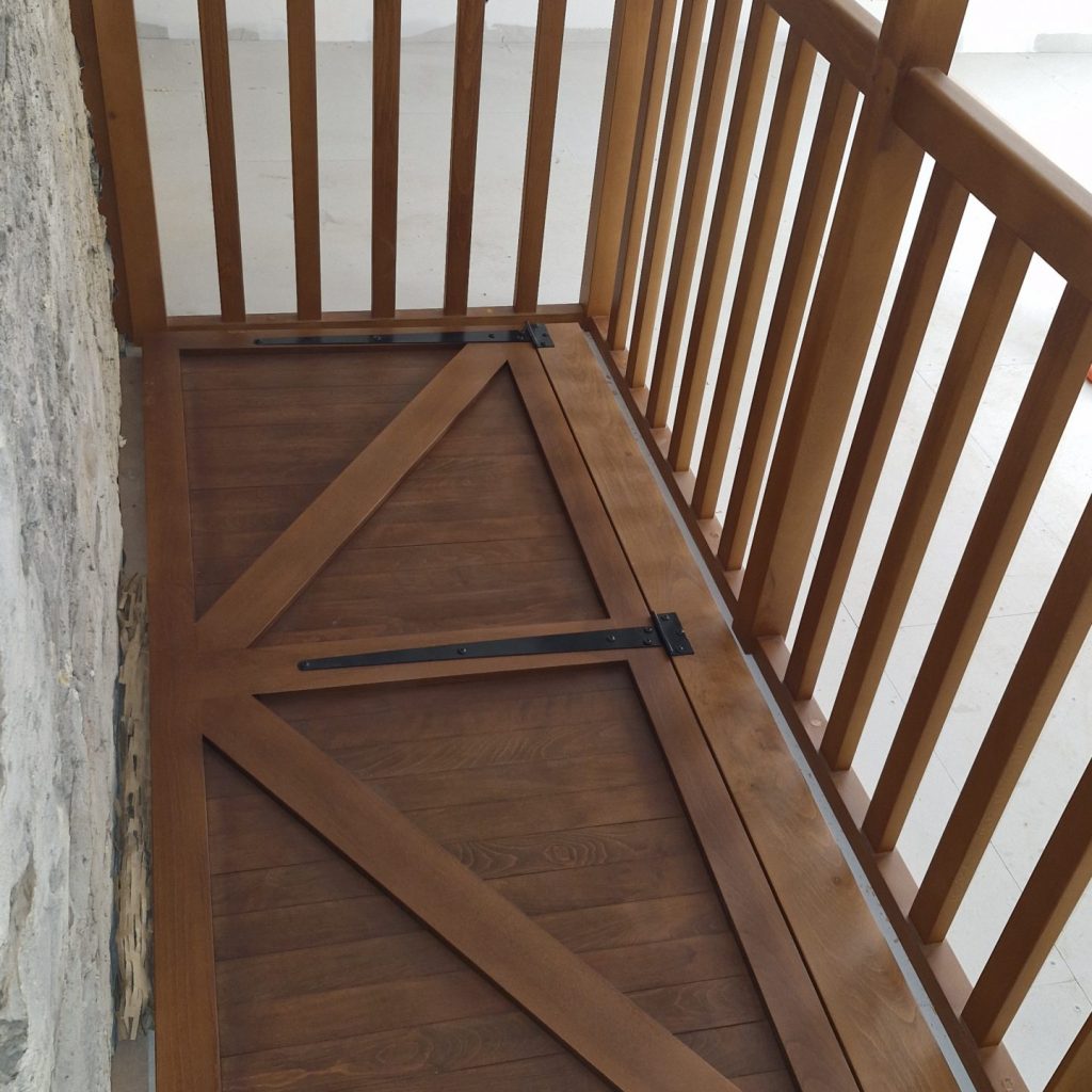 Escalier avec trappe  particulier