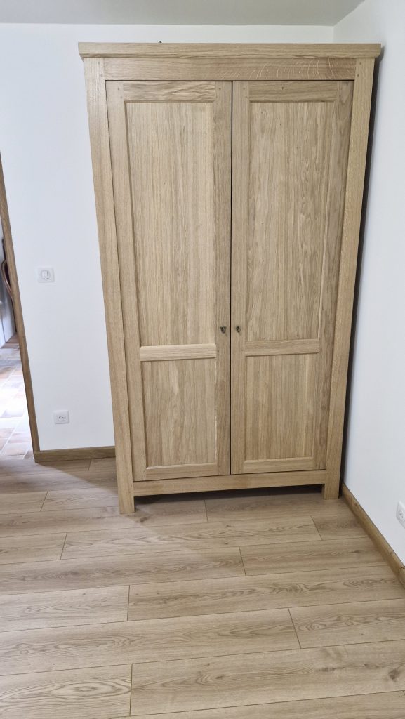 Armoire en chêne massif