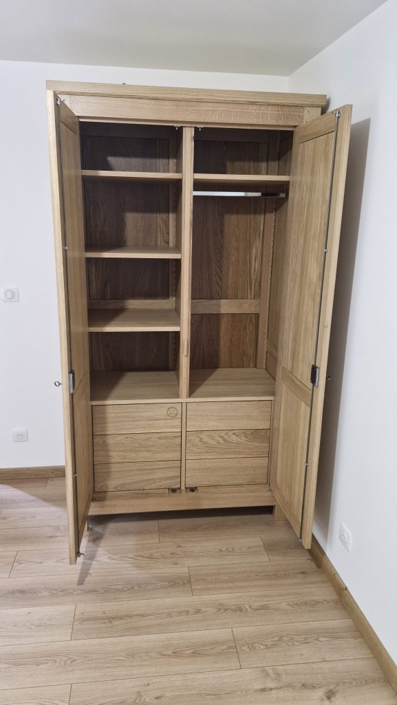 Armoire en chêne massif